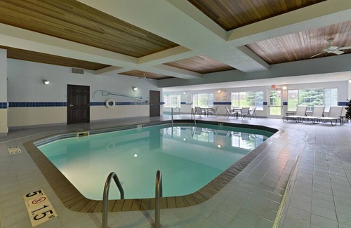 Inver Grove Heights Casa | Gorgeous Room for Your Family & Friends! W/Pool