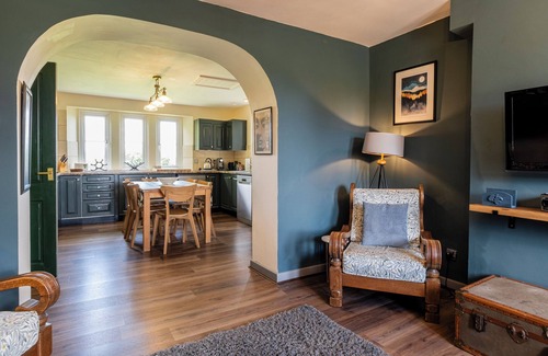 Norton St. Philip Casa | Gorgeous Rural 4BD Farm With Hot Tub