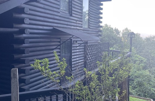 Tate Cabina | Gorgeous Rustin Cabin Close to Amicalola Falls!