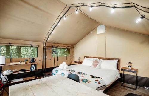 North Woodstock Otro | Gorgeous Safari Tent with Fire Pit and Amazing Sights in North Woodstock, New Hampshire