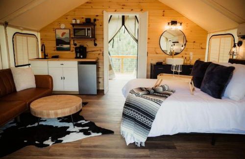 Cadiz Otro | Gorgeous Safari Tent with Sauna Perfect for a Couple Retreat in Kentucky