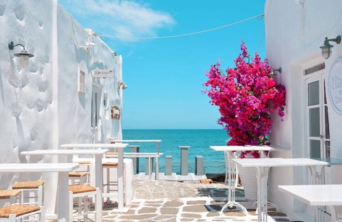Exo Gonia Villa | Gorgeous Santorini Villa | 2 Bedrooms | Villa Illumi | Spacious Terrace with Courtyard Views | Exo Gonia