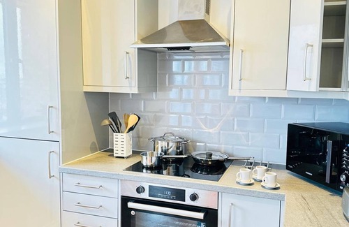Magherafelt Apartamento | Gorgeous Serene Spacious Luxury Apartment 2 Bedrooms Sleeps 6