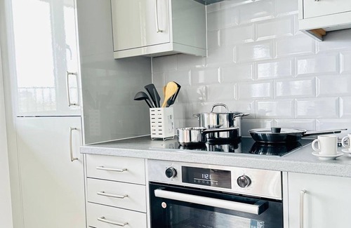 Magherafelt Apartamento | Gorgeous Serene Spacious Luxury Apartment 2 Bedrooms Sleeps 6