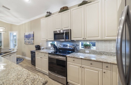 Lakeside Plantation Casa | Gorgeous Single Family Home w Nature View