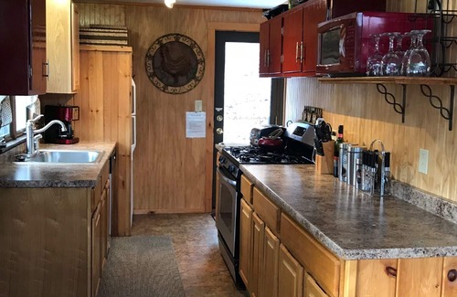 Ludlow Chalet De Esquí | Precioso chalet de esquí con sala de juegos y bañera de hidromasaje en el monte Okemo. menos de 1 milla a la base!
