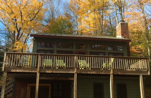 Ludlow Chalet De Esquí | Precioso chalet de esquí con sala de juegos y bañera de hidromasaje en el monte Okemo. menos de 1 milla a la base!