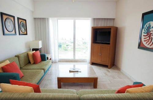 Valle Dorado Complejo | Fabulosa suite de 1 dormitorio en Nuevo Vallarta con cocina y sala + golf