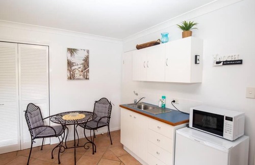 Point Lookout Apartamento | GORGEOUS STUDIO + 100M TO BEACH + POOL