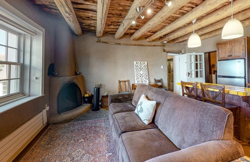 Taos Casa | Gorgeous Suite - Full Kitchen, Jetted Tub, Fireplaces - Walk to Dining, Dogs OK