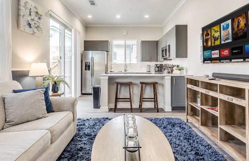 South Arlington Villa | ❤️Gorgeous Super Clean Blue Villa Sleeps 4 + Parking + Wifi ¡PRECIO CON DESCUENTO!