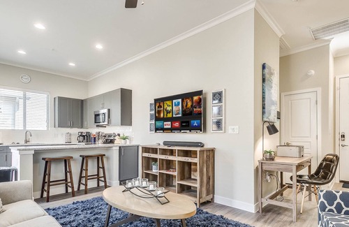 South Arlington Villa | ❤️Gorgeous Super Clean Blue Villa Sleeps 4 + Parking + Wifi ¡PRECIO CON DESCUENTO!