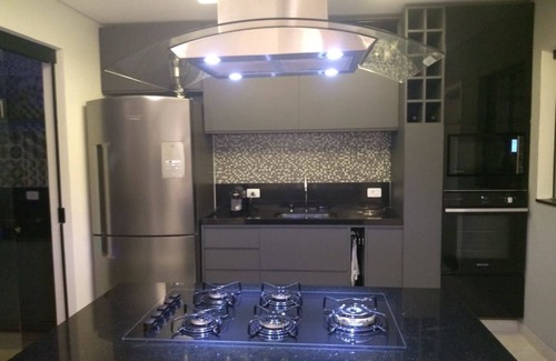 Portal da Olaria Casa | Lindo Sobrado SUPER NUEVO con piscina, aire acondicionado y barbacoa.