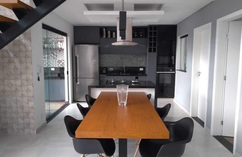 Portal da Olaria Casa | Lindo Sobrado SUPER NUEVO con piscina, aire acondicionado y barbacoa.