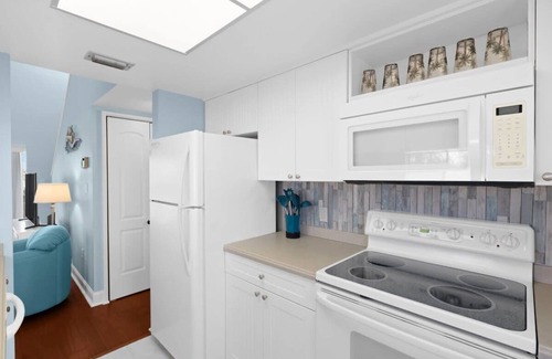 The Dunes Casa | Gorgeous Three Bedroom Home in the Dunes with Bikes, Steps to Beach