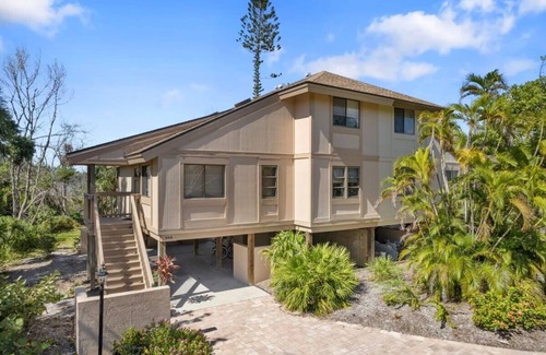 The Dunes Casa | Gorgeous Three Bedroom Home in the Dunes with Bikes, Steps to Beach