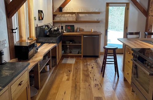 Ashfield Otro | Gorgeous Timber Frame Home in Ashfield - 4 bedrooms, 3 bathrooms and Sauna