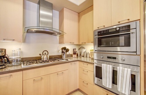 Downtown Condominio | Precioso rincón de la planta superior 2 dormitorios / 2 baños condo Americana en Brand!