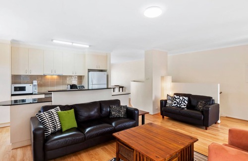 Long Beach Casa | Gorgeous townhouse perfect for a family escape