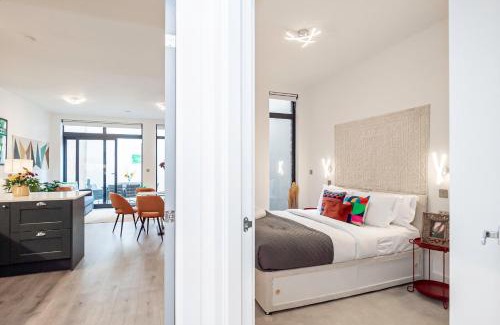 Acton Apartamento | Gorgeous Two-Bedroom Two-Bathrooms Flat Near Acton Main Line Station