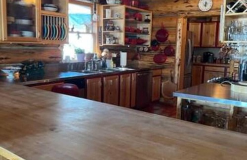 Helena Casa | Gorgeous Unique log home at Canyon Ferry Lake - Pet Friendly!