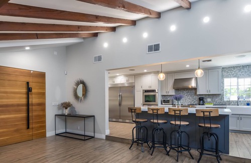 Woodland Hills Villa | Gorgeous unique& stylish villa W/pool@ heart of LA