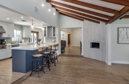 Woodland Hills Villa | Gorgeous unique& stylish villa W/pool@ heart of LA