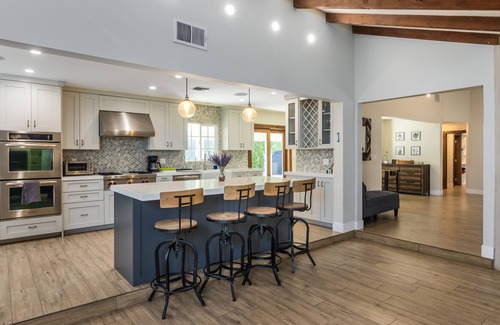 Woodland Hills Villa | Gorgeous unique& stylish villa W/pool@ heart of LA