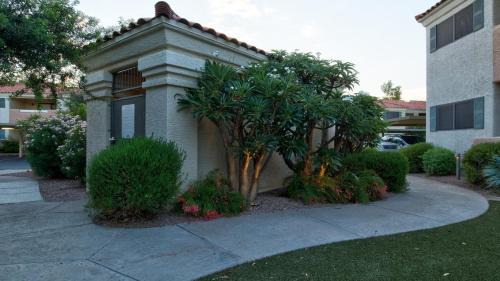 Central Scottsdale Casa | Gorgeous Upgraded Scottsdale Condo