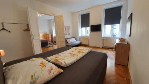 Schottenfeld Apartamento | Gorgeous Viennese Apartment 10 min to City Center