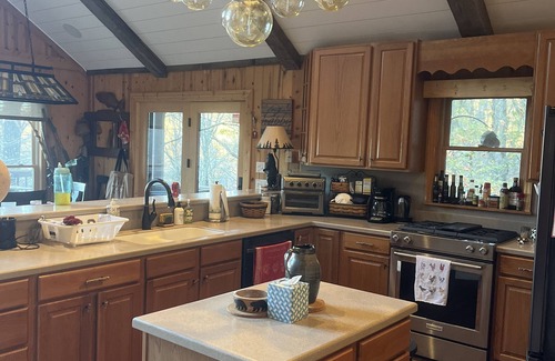 Dillard Casa | GORGEOUS VIEW, private! Bring your friends; pool, pickleball/tennis; FIREPIT