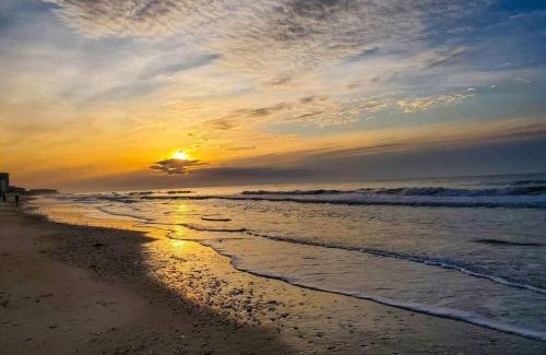Sneads Ferry Apartamento | Gorgeous views, Oceanfront, Pool,The Driftwood!