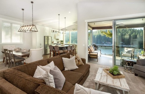 Coeur d'Alene Casa | Gorgeous Views 15 min to downtown Peace and Serenity