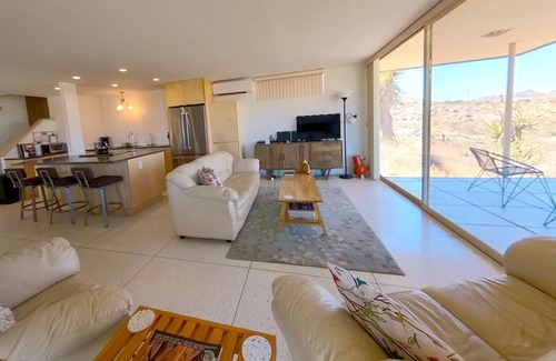 Joshua Tree Highlands Casa | Magníficas vistas, 5 acres, capacidad para 8, bañera de hidromasaje, WiFi, 5 minutos para aparcar!