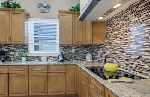 McGregor Casa | Gorgeous Views Boathouse Near the Beach