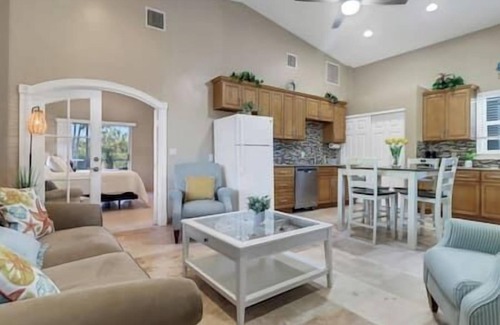 McGregor Casa | Gorgeous Views Boathouse Near the Beach