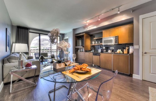 Lake Las Vegas Condominio | Magníficas vistas del lago, las montañas y la piscina, lujoso 1 cama 1 baño Apt.