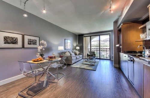 Lake Las Vegas Condominio | Magníficas vistas del lago, las montañas y la piscina, lujoso 1 cama 1 baño Apt.