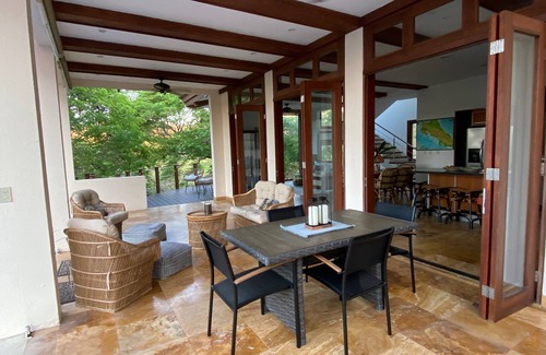 Sámara Villa | Gorgeous villa with ocean view 5 minute walk to Samara Beach