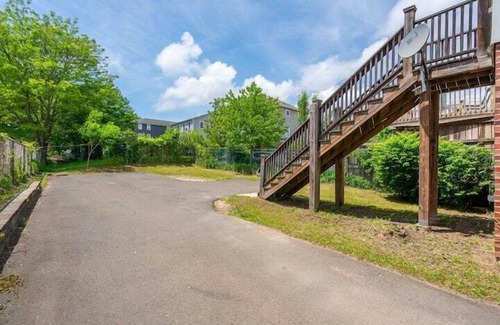 New Haven Casa | Gorgeous Waterfront 2 Bedroom 1 Bath Modern Home.
