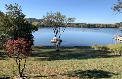 Loudon Apartamento | Gorgeous Waterfront -Non Smoking -Private Basement Suite