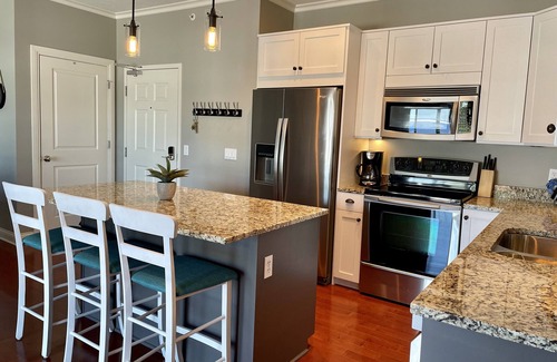 Spring Lake Condominio | Gorgeous Waterfront Condo on Spring Lake with Pool Access