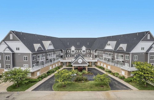 Spring Lake Condominio | Gorgeous Waterfront Condo on Spring Lake with Pool Access