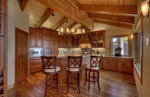 Tahoe Woods Casa | Tahoe Sun- remodelado hermosa casa, Lakeview, Hottub, Animales domésticos bienvenidos