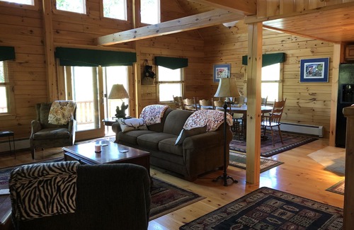 Franconia Casa | Hermosa White Mountain Log Home en Franconia - Caminata, bicicleta, golf, esquí y más