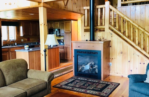 Franconia Casa | Hermosa White Mountain Log Home en Franconia - Caminata, bicicleta, golf, esquí y más
