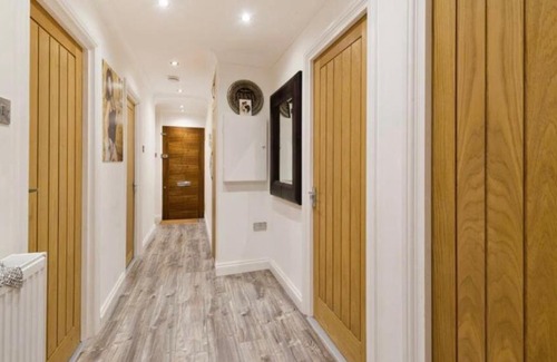 Westbourne Green Casa | Gorgeous white room with garden