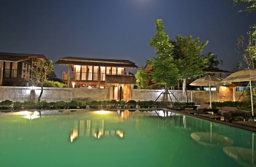 Hin Lek Fai Villa | Preciosa con una acogedora villa de madera de teca, al noreste con estilo y naturaleza.