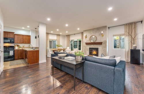 Hazel Dell Casa | Gorgeously Designed Entire Home!