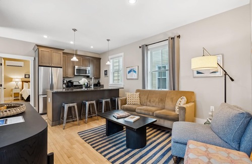 West End Condominio | Gorgeously renovated, 2-condo property in the West End - walk everywhere